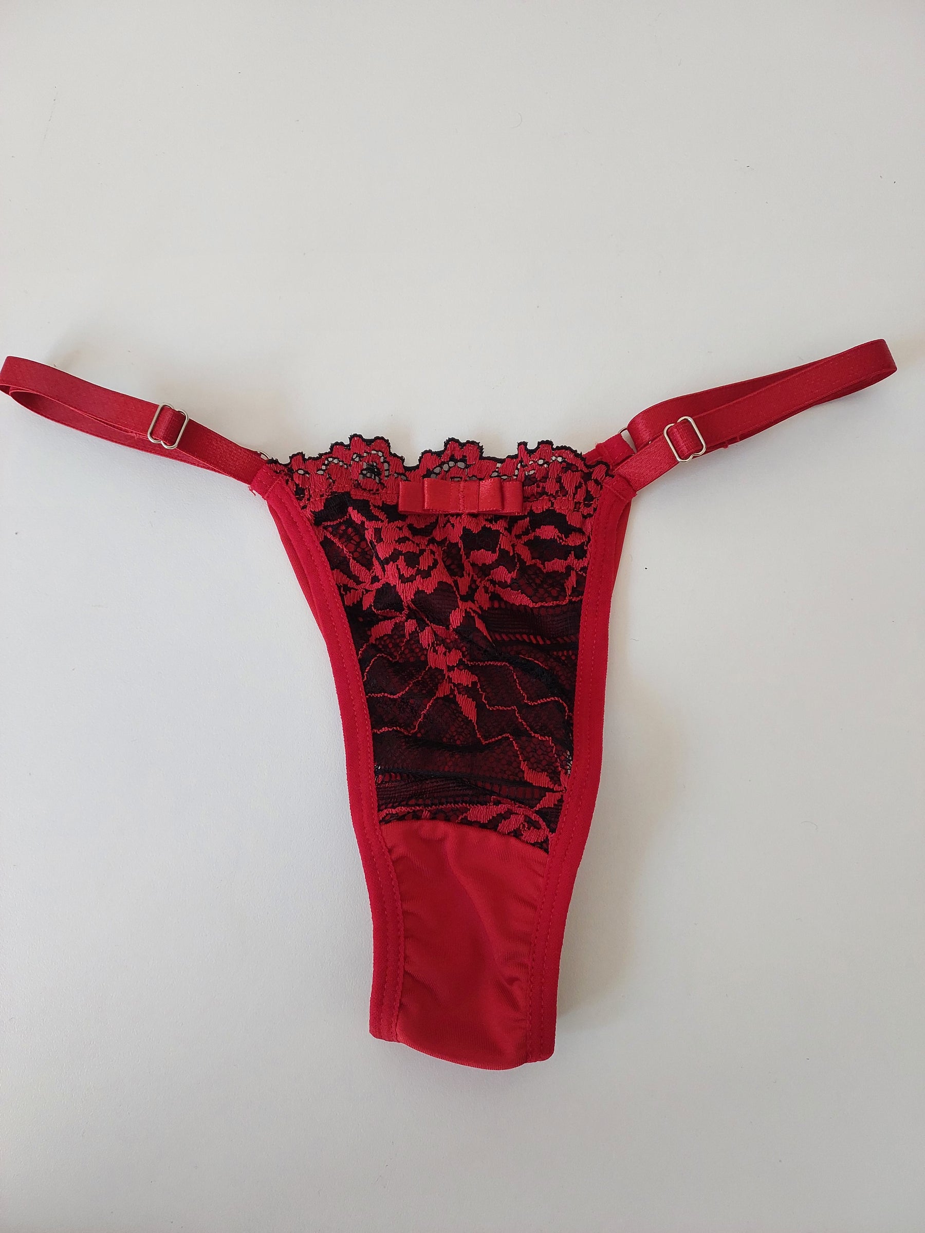 CALCINHA FIO DE REGULAGEM VERMELHO/PRETO