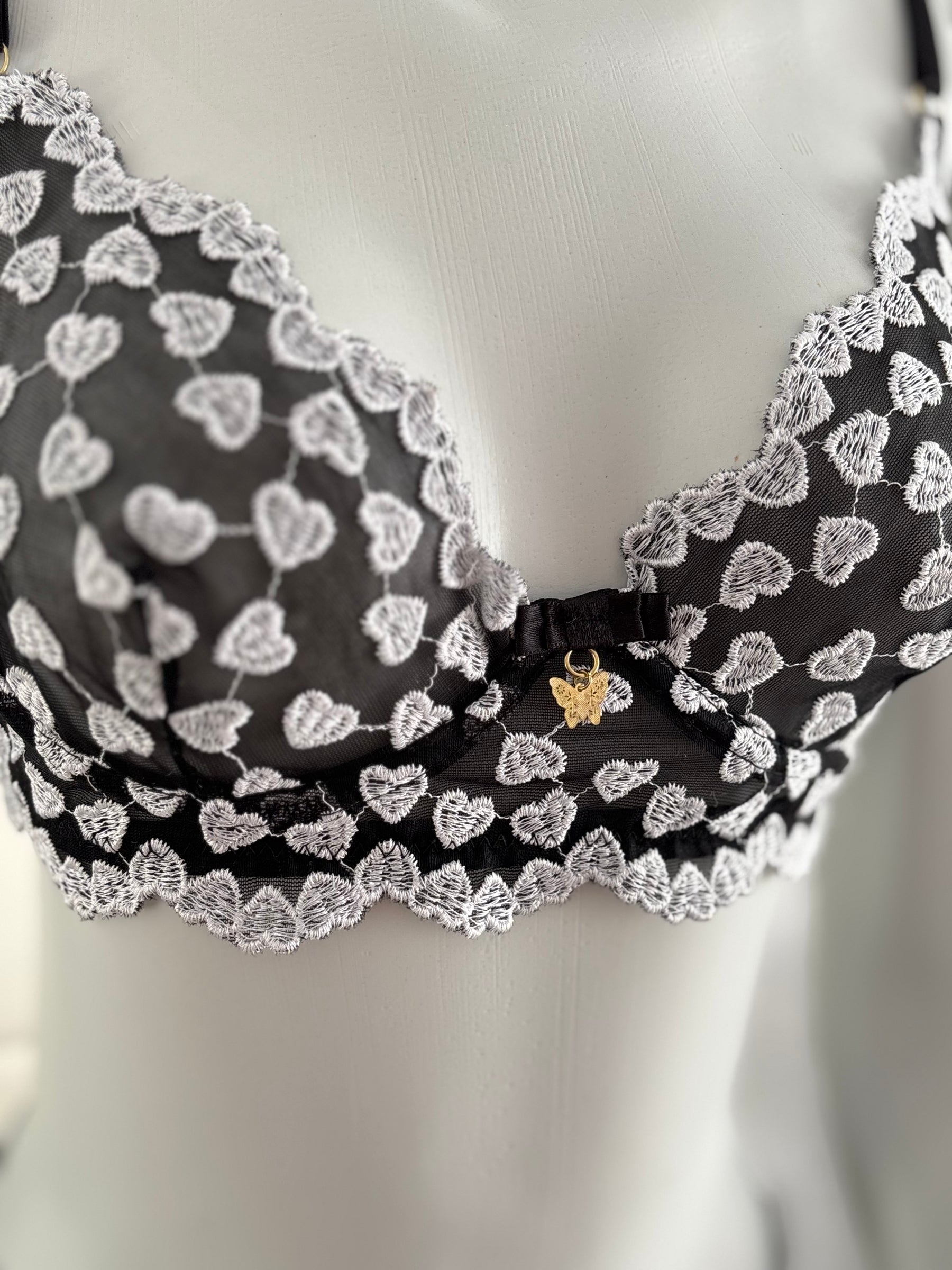 CONJUNTO EM TULE PRETO/BRANCO