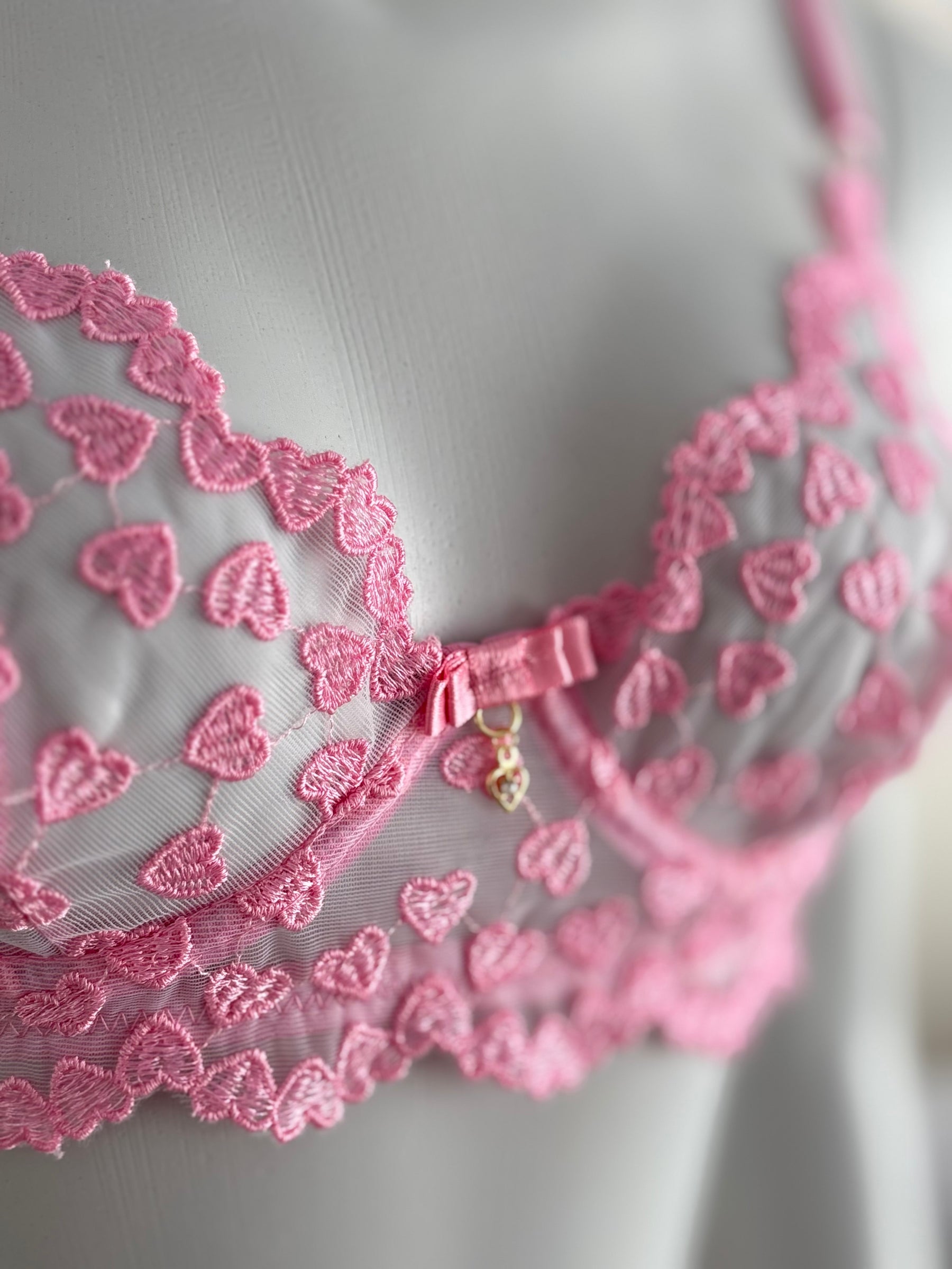 CONJUNTO EM TULE ROSA CHICLETE