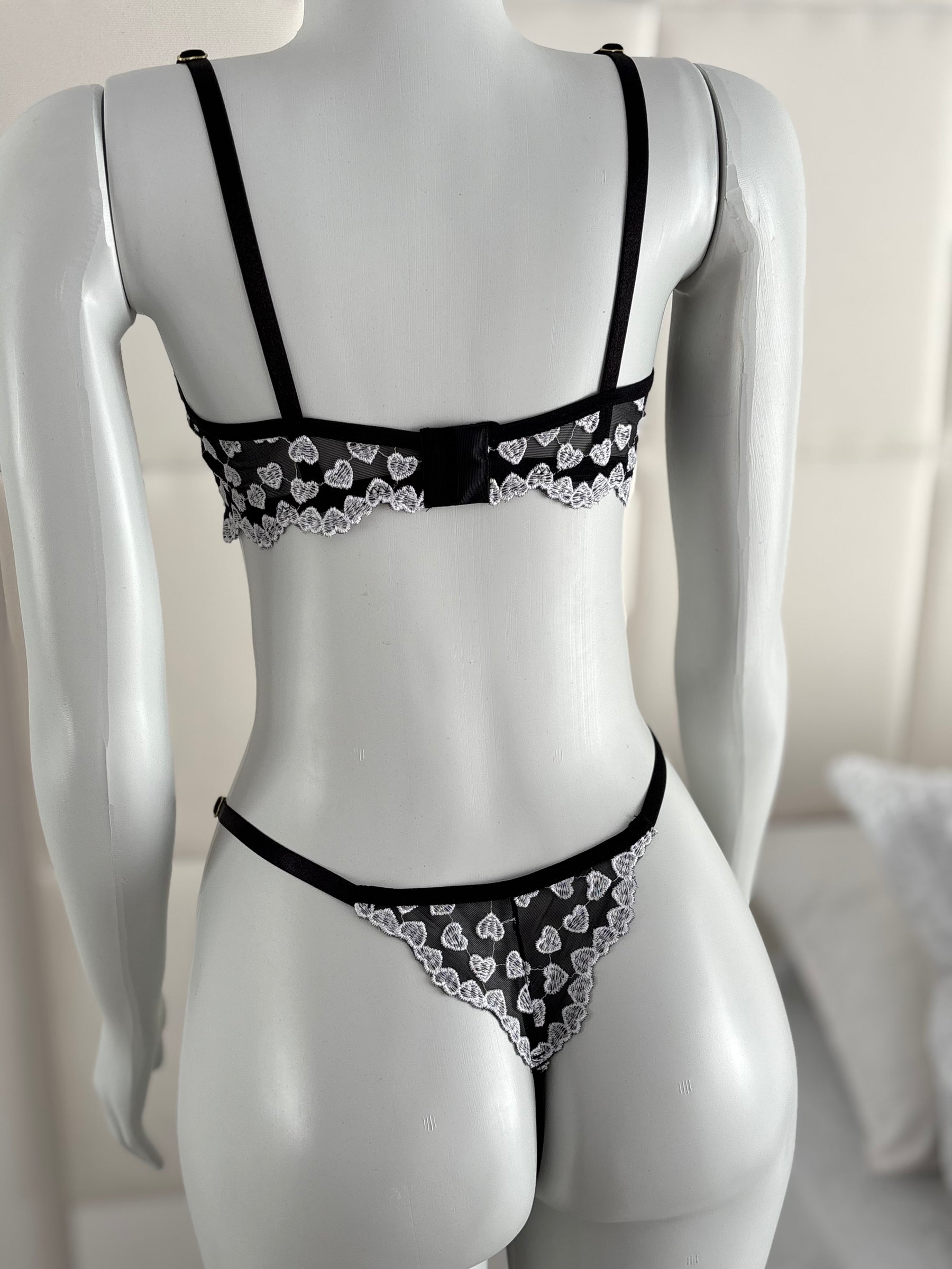 CONJUNTO EM TULE PRETO/BRANCO