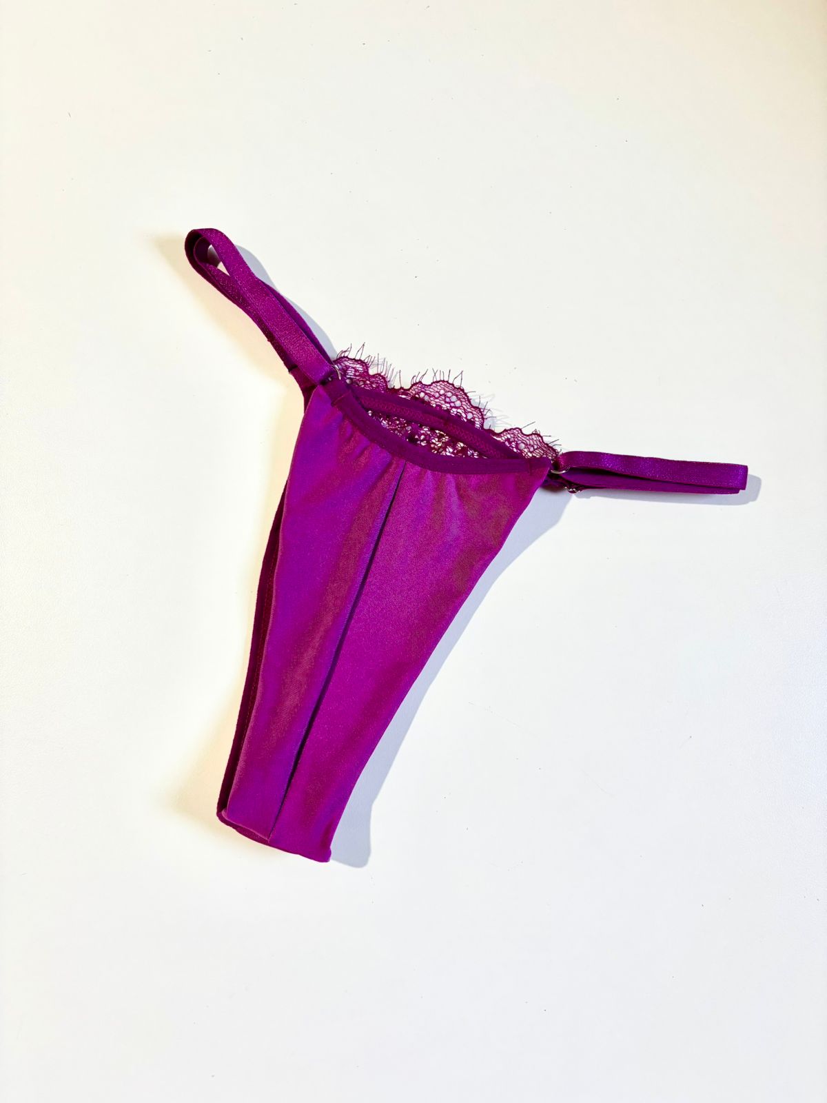 CALCINHA FIO DE REGULAGEM FUSCÍA