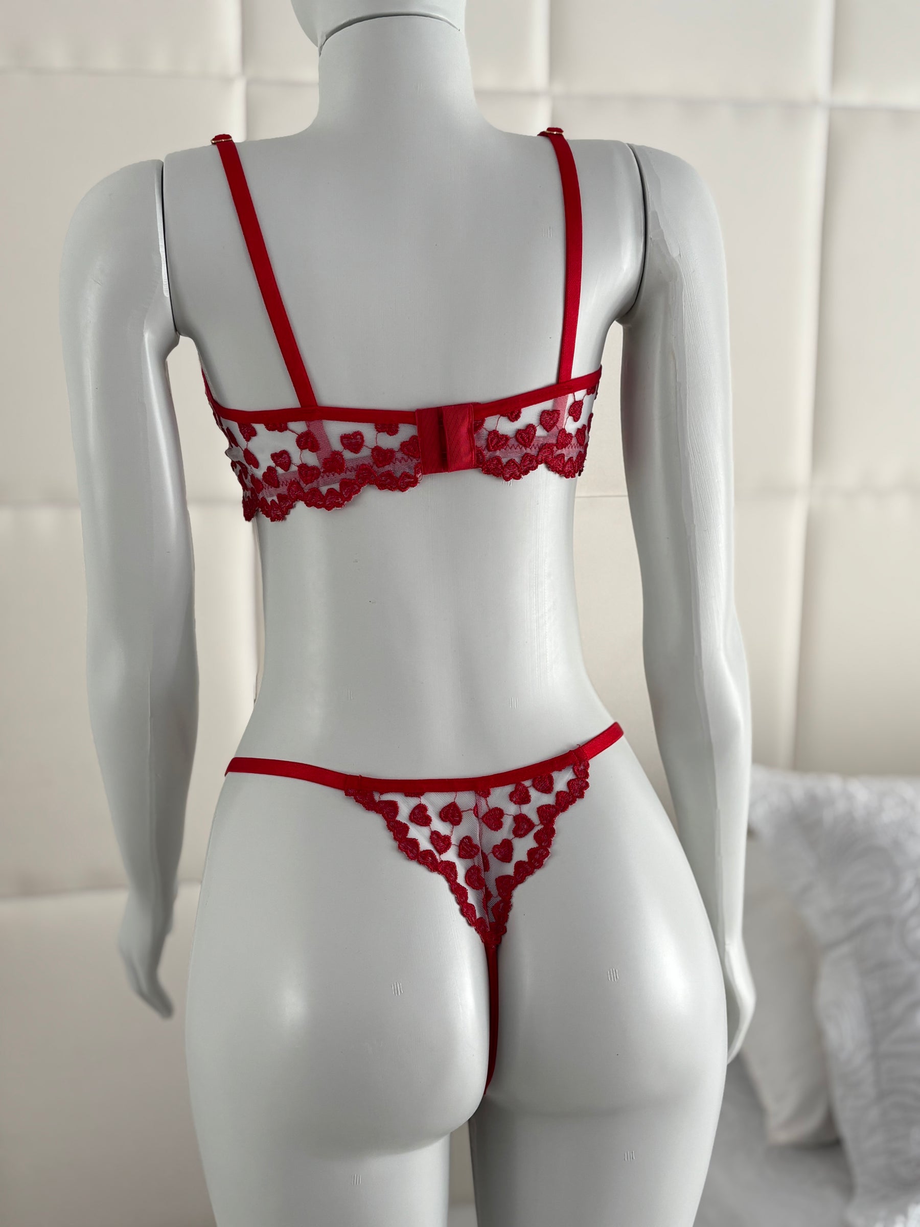 CONJUNTO EM TULE VERMELHO