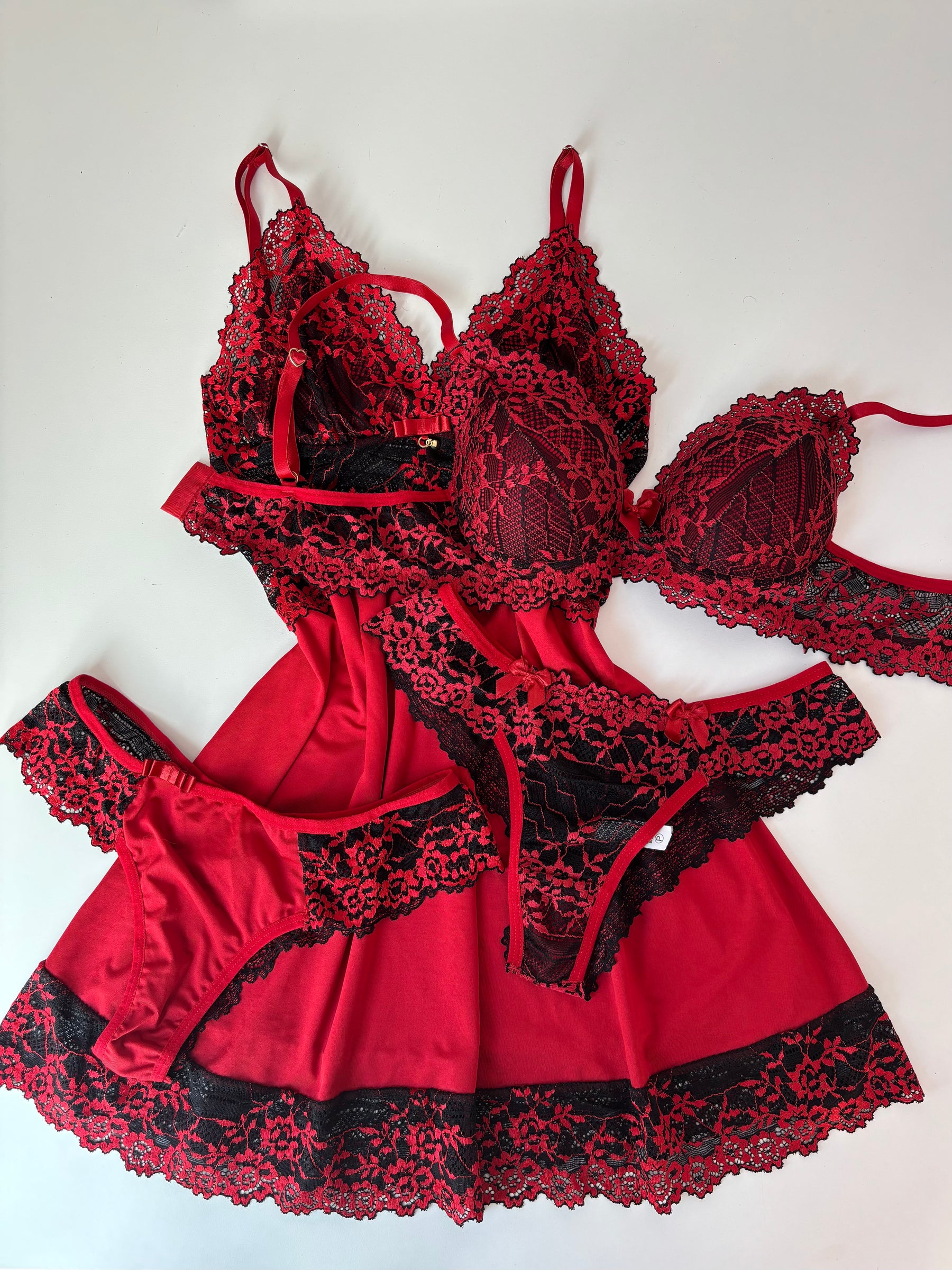 CAMISOLA LUXO E CONJUNTO DE LINGERIE VERMELHO/PRETO