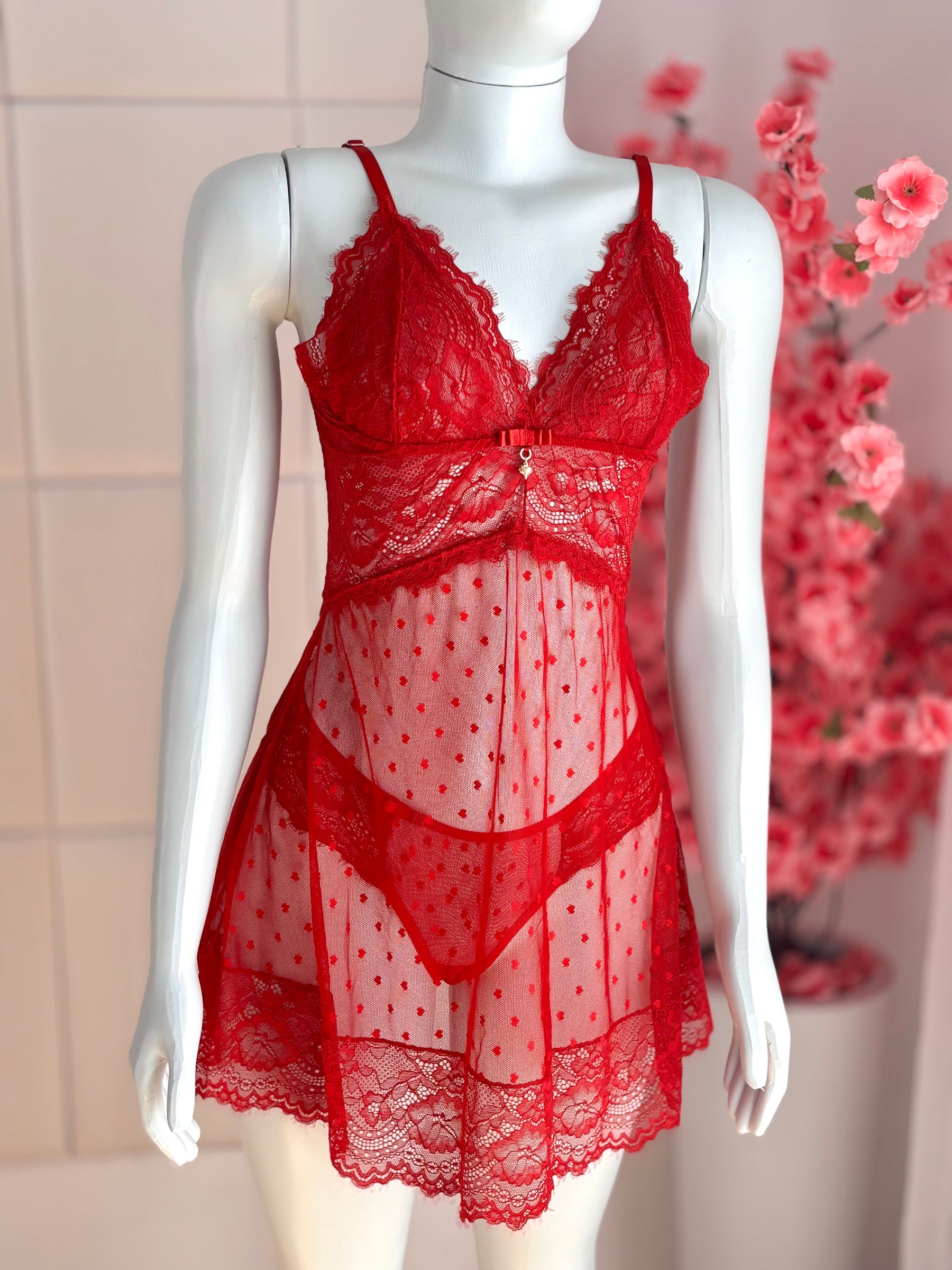 CAMISOLA EM TULE E CONJUNTO PAIXÃO VERMELHO