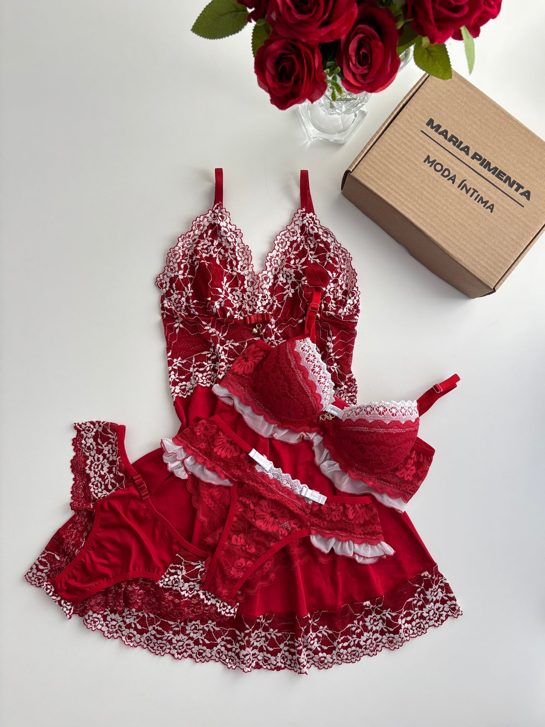 CAMISOLA E CONJUNTO DE LINGERIE BABADO VERMELHO/BRANCO
