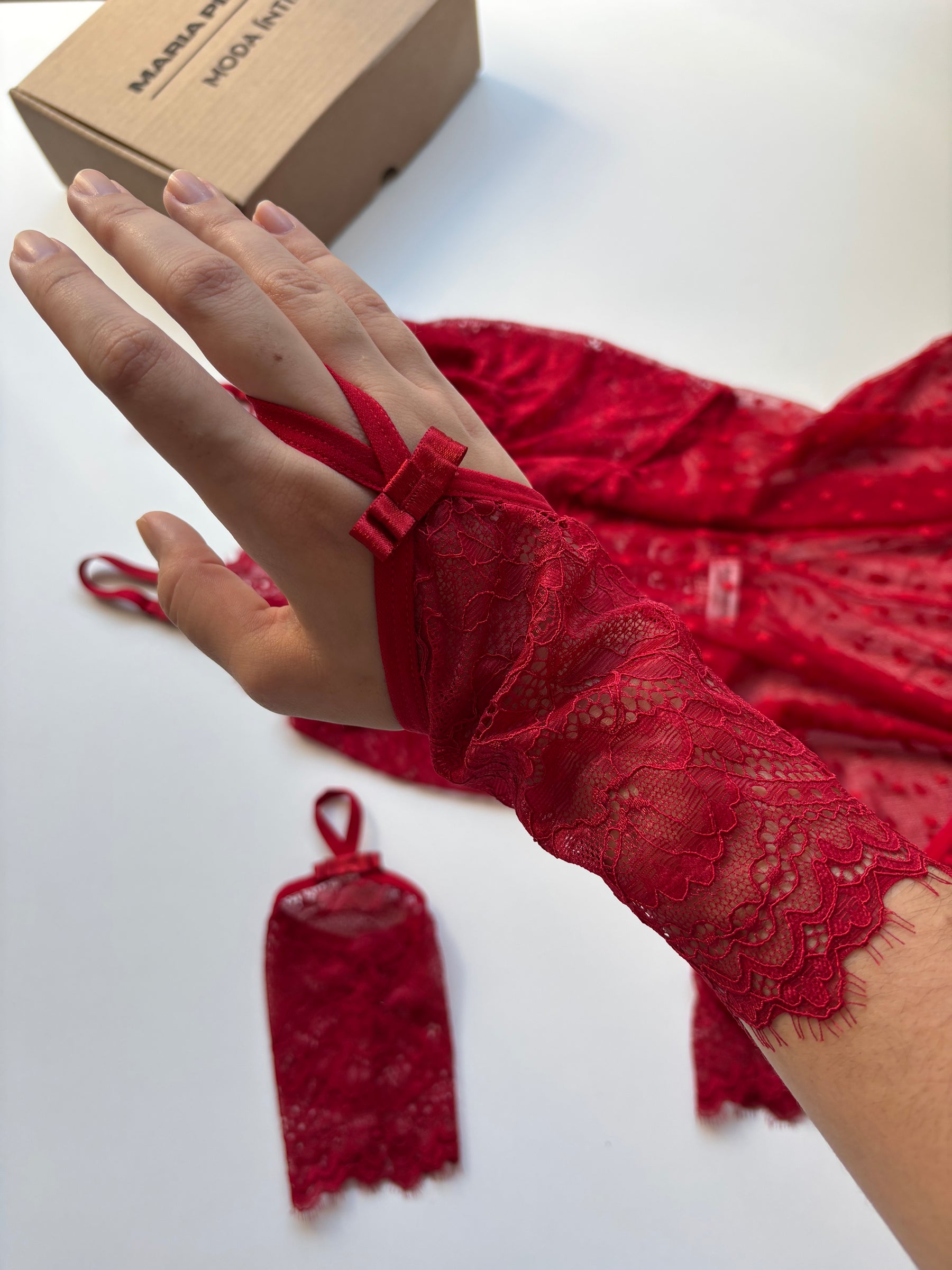 CAMISOLA CORAÇÕES EM TULE VERMELHO