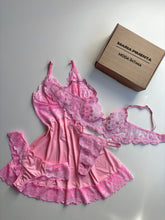 CONJUNTO LOVE CAMISOLA E LINGERIE ROSA