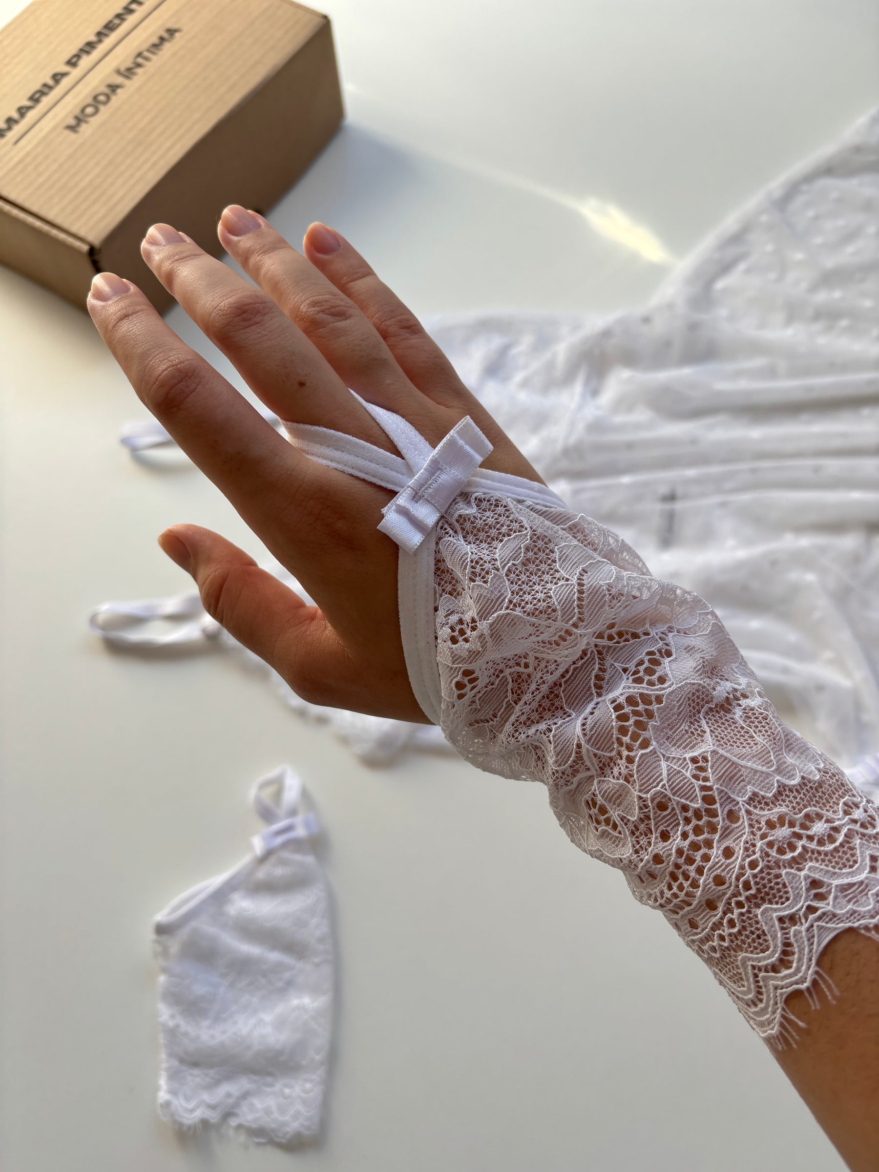 CAMISOLA EM TULE E CONJUNTO PAIXÃO BRANCO