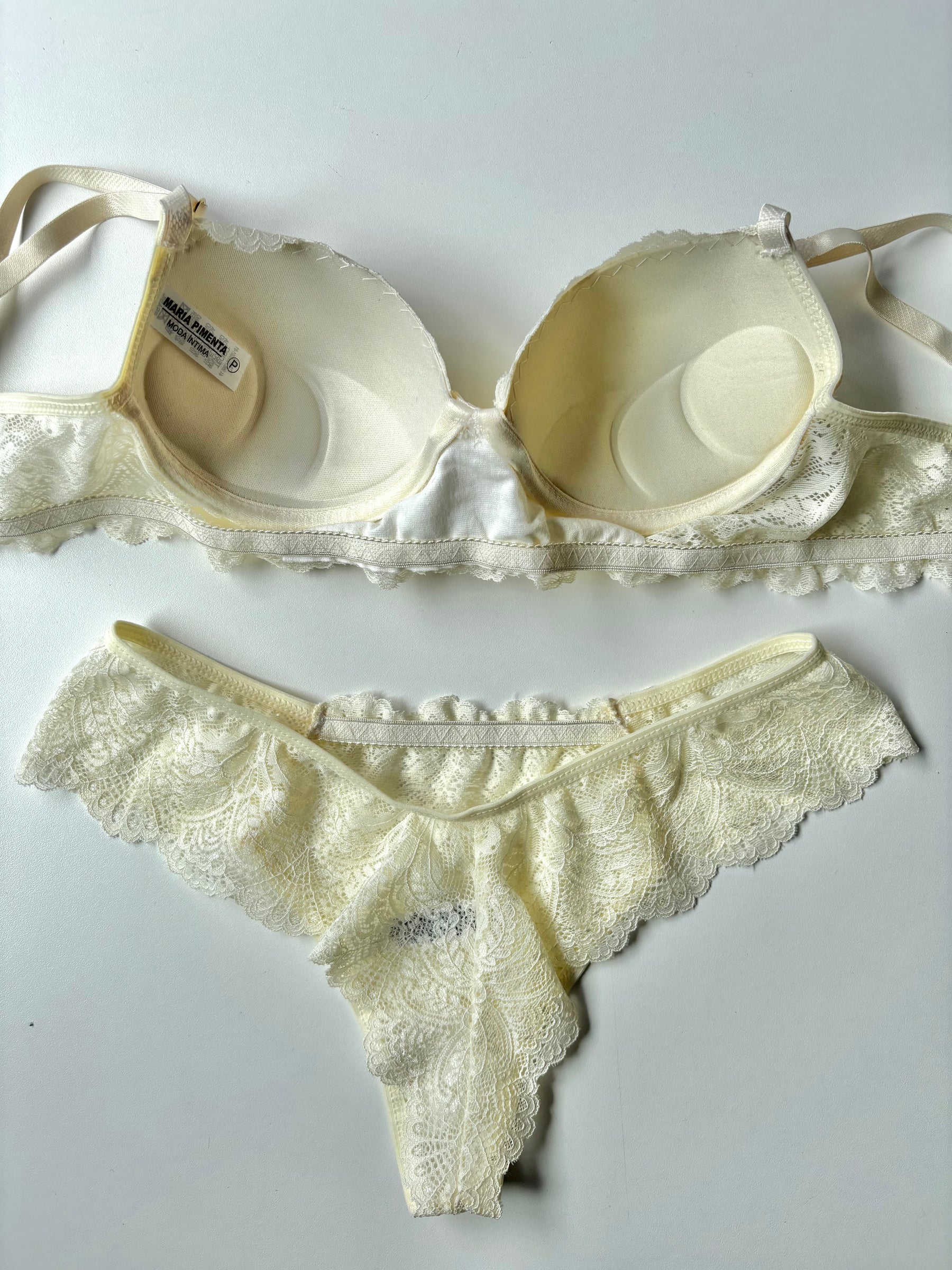 CAMISOLA, CALCINHA E CONJUNTO DE LINGERIE MARFIM