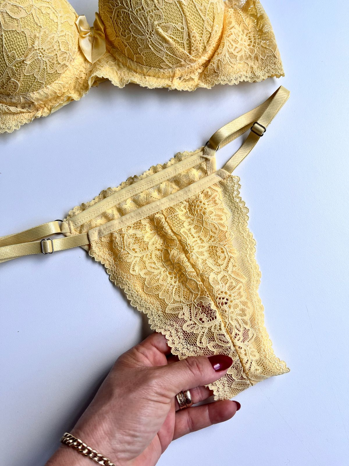 CONJUNTO DE LINGERIE RENDA AMARELO