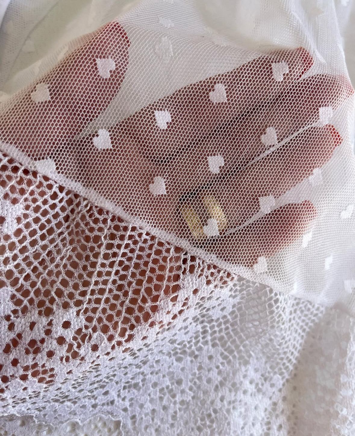 CAMISOLA CORAÇÕES EM TULE BRANCO