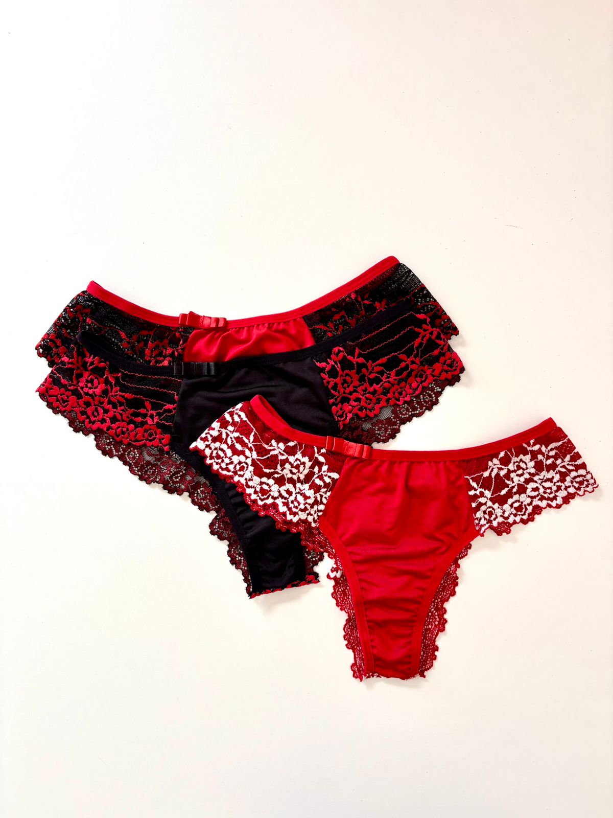 KIT COM 3 CALCINHAS RENDADAS