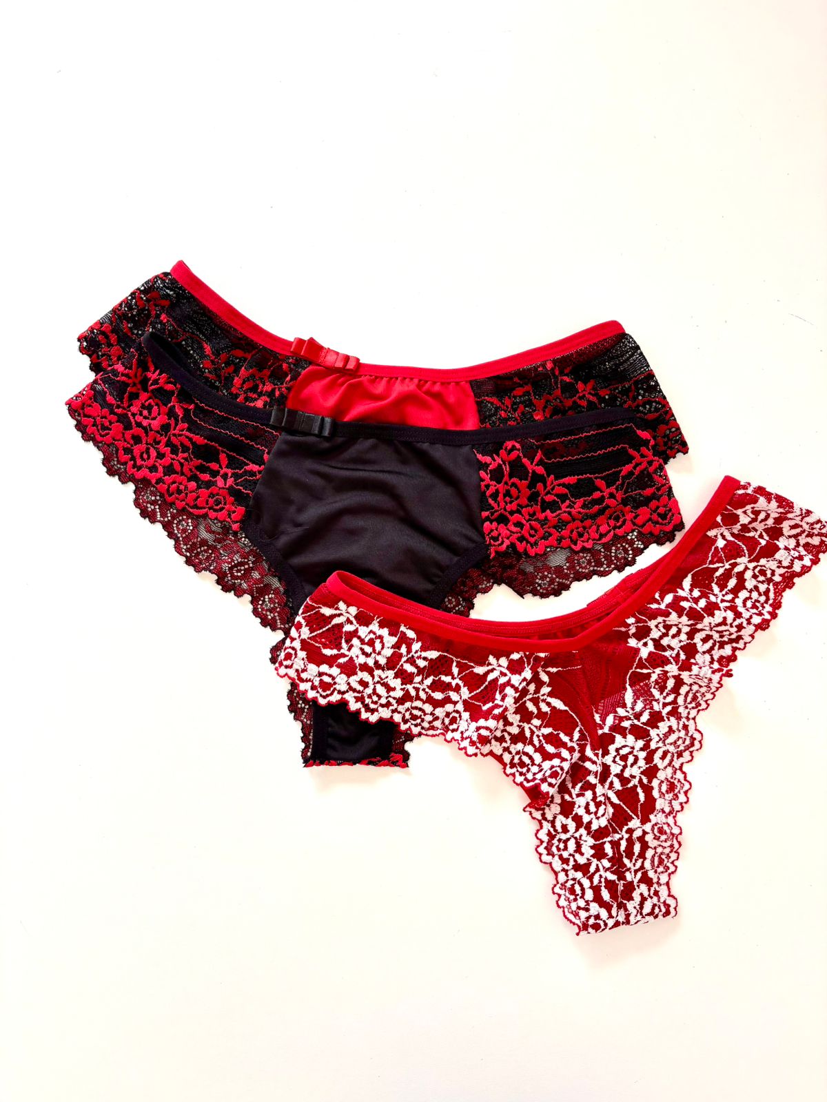 KIT COM 3 CALCINHAS RENDADAS