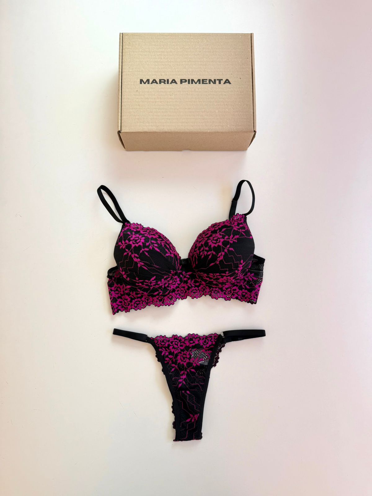 CONJUNTO RENDA BICOLOR PRETO/PINK COM CALCINHA FIO