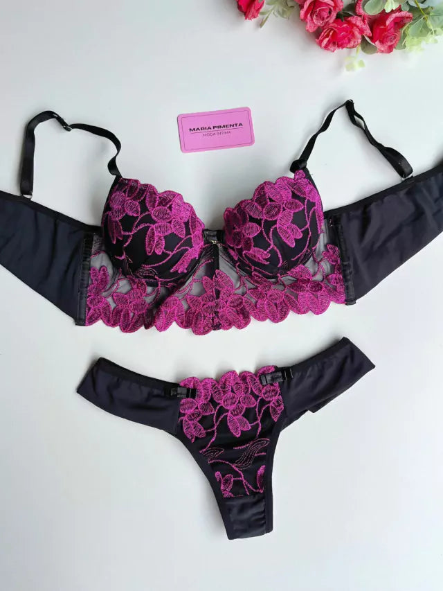 COMBO CAMISOLA E CONJUNTO DE LINGERIE