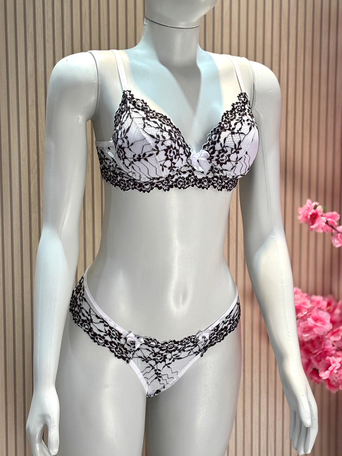 CONJUNTO RENDA BICOLOR BRANCO/PRETO