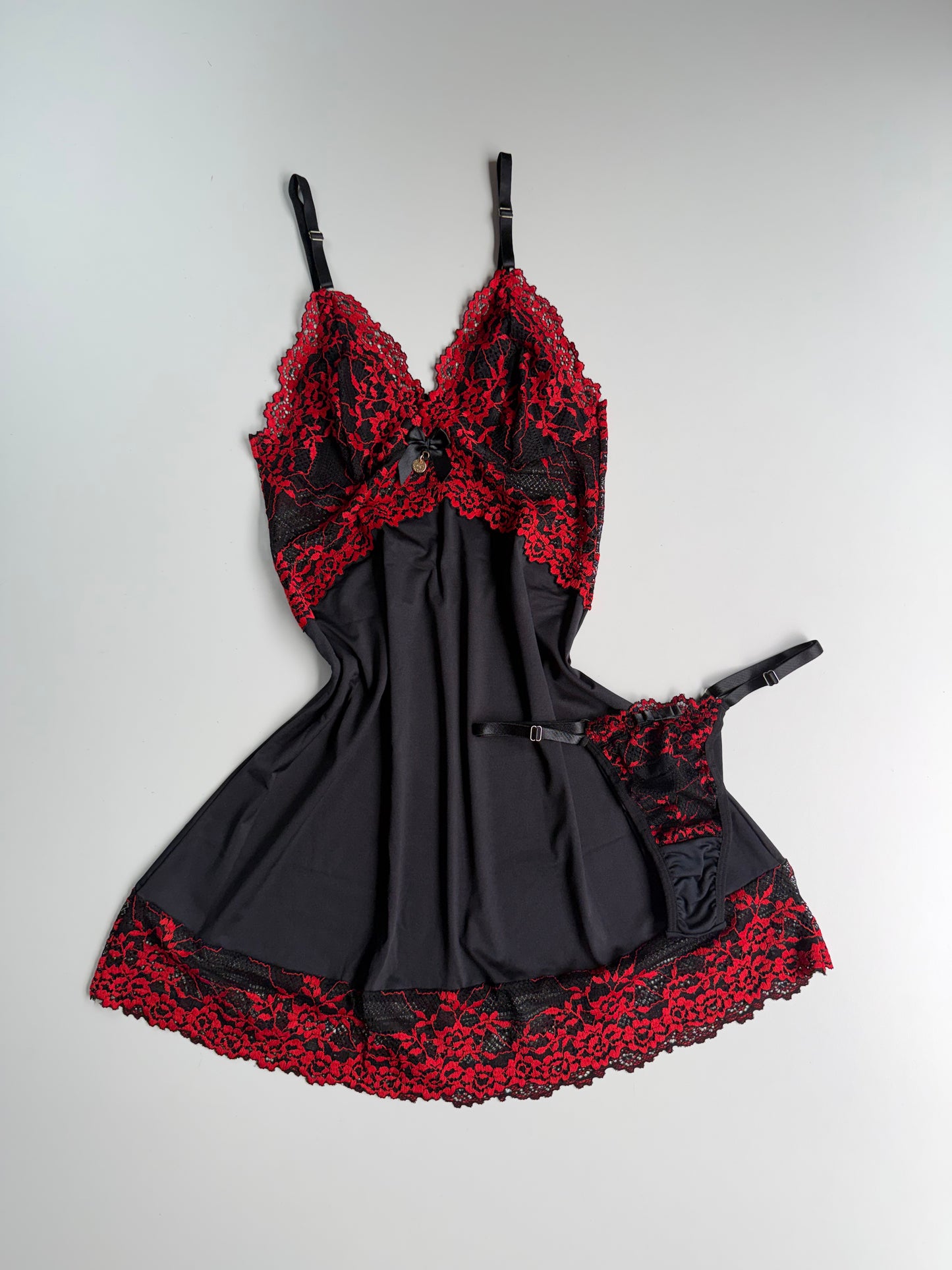 CAMISOLA PRETO/VERMELHO COM CALCINHA FIO