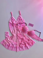CAMISOLA ROSA/BRANCO E CONJUNTO DE LINGERIE ROSA