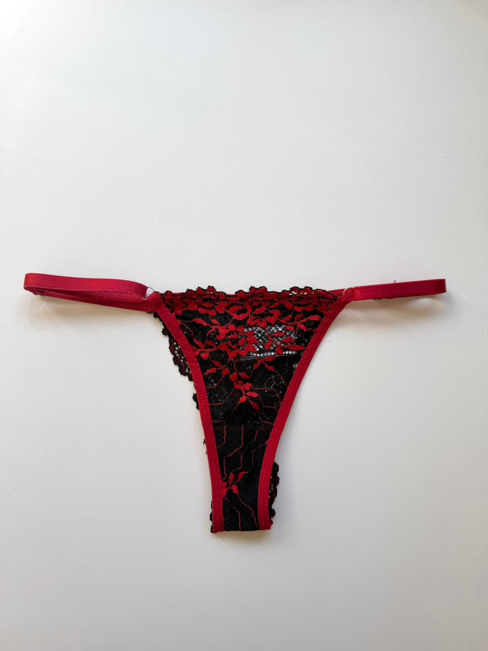 CALCINHA FIO DE REGULAGEM VERMELHO/PRETO