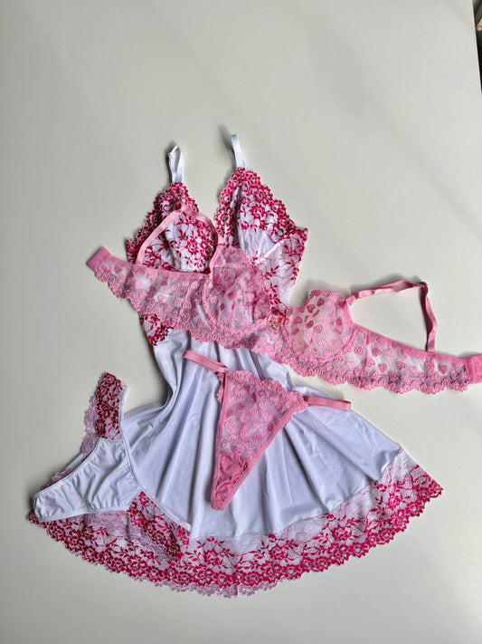 CAMISOLA BRANCO/PINK E CONJUNTO DE LINGERIE CORAÇÕES ROSA