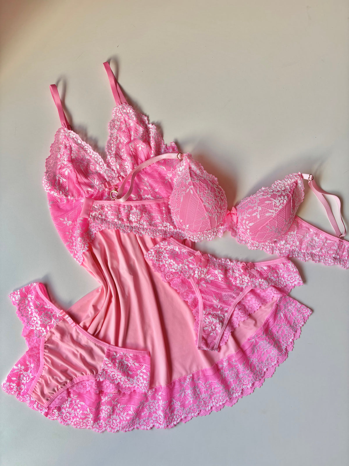 CAMISOLA LUXO E CONJUNTO DE LINGERIE ROSA/BRANCO