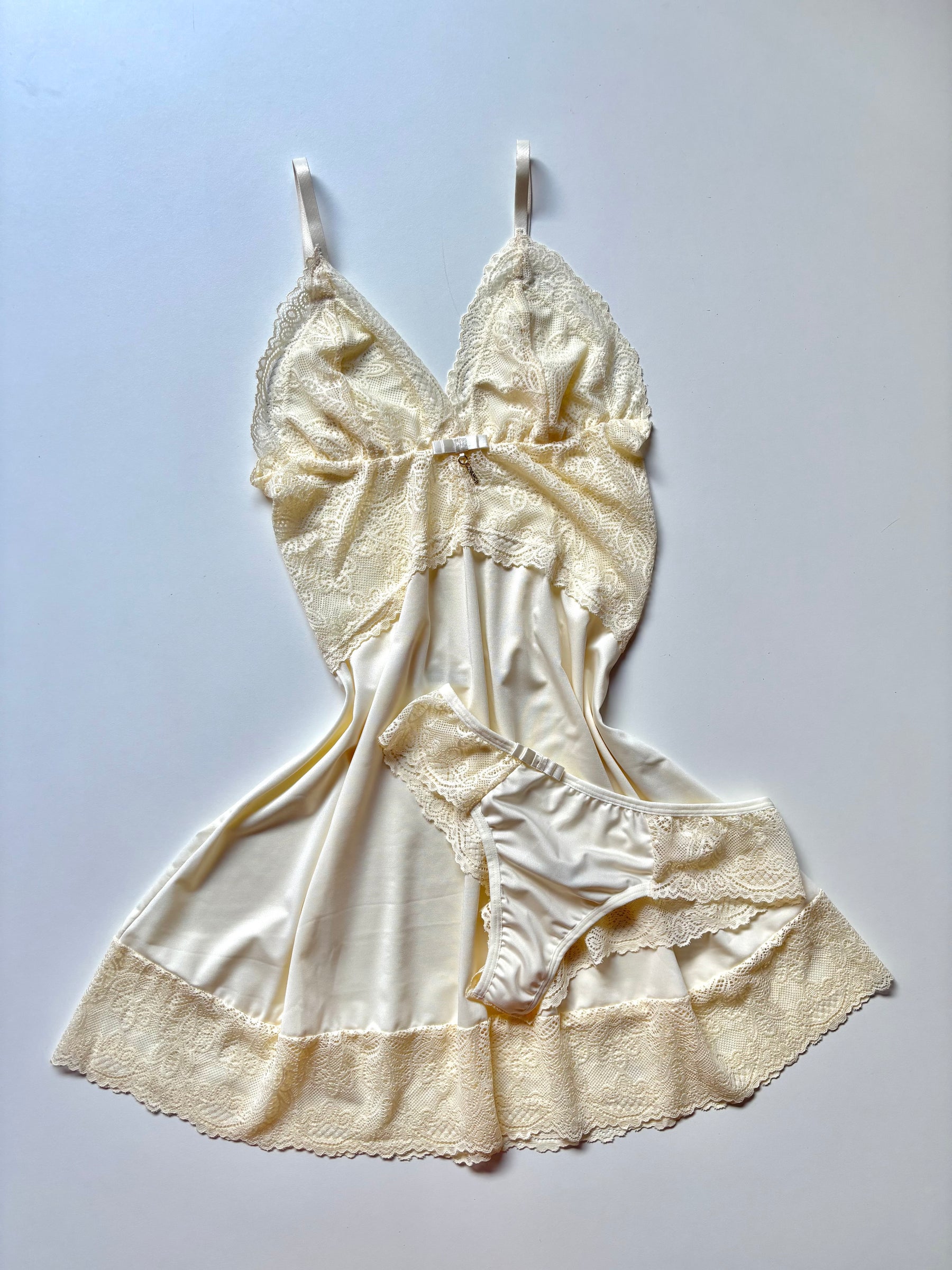 CAMISOLA COM CALCINHA MARFIM