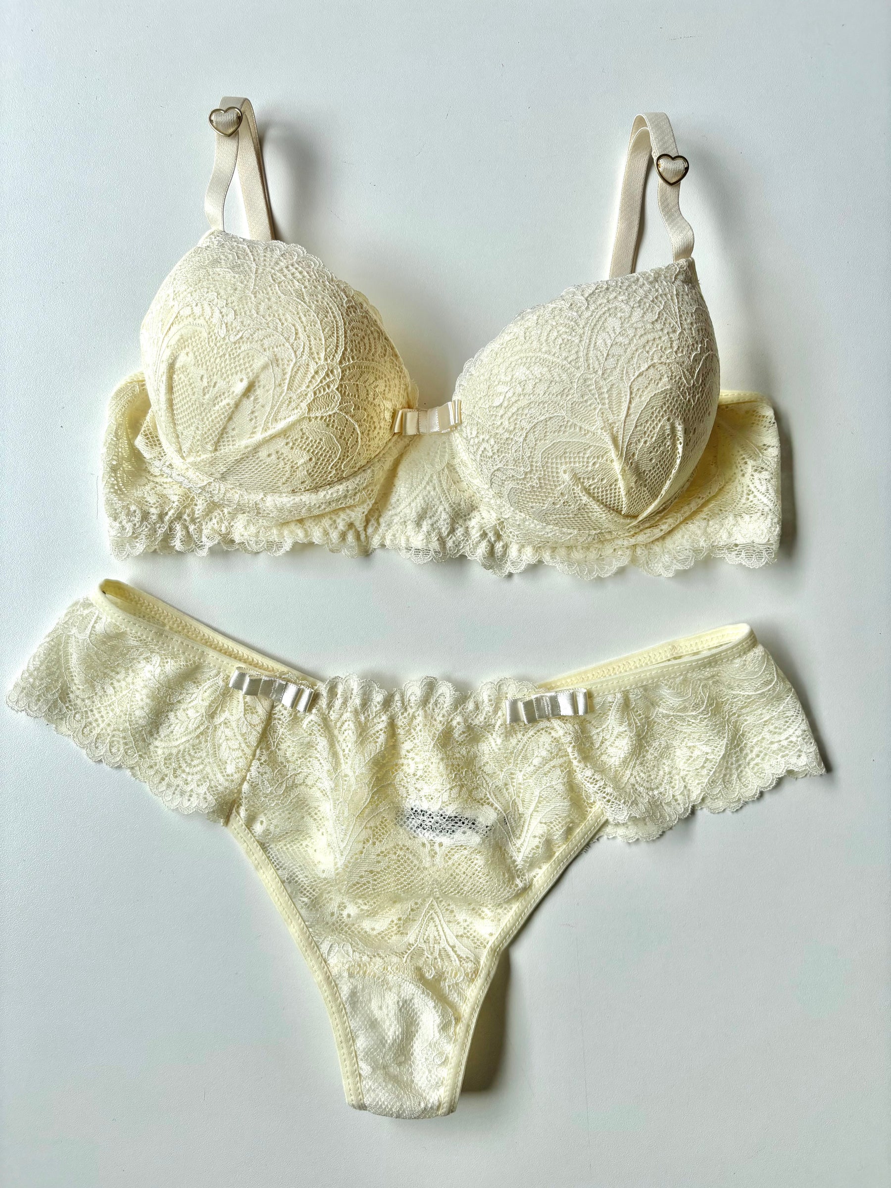 CAMISOLA, CALCINHA E CONJUNTO DE LINGERIE MARFIM
