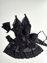 CONJUNTO CAMISOLA CORAÇÕES EM TULE E CONJUNTO DE LINGERIE PRETO