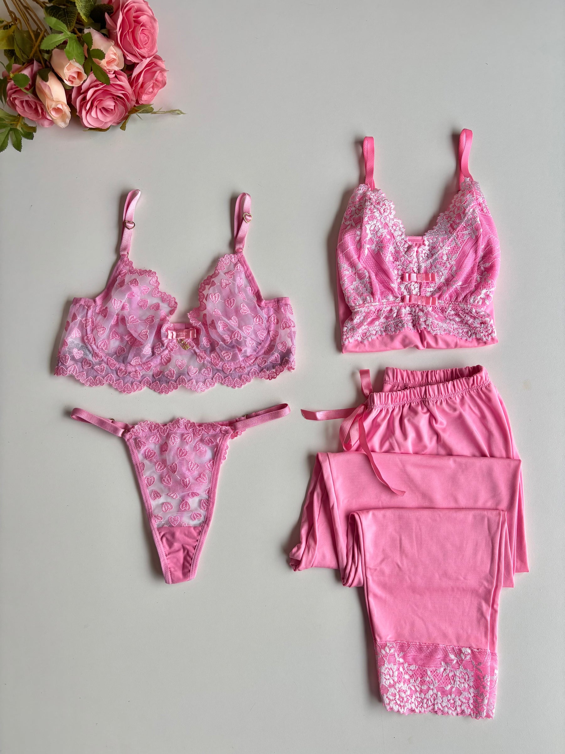 PIJAMA COM CONJUNTO DE LINGERIE ROSA