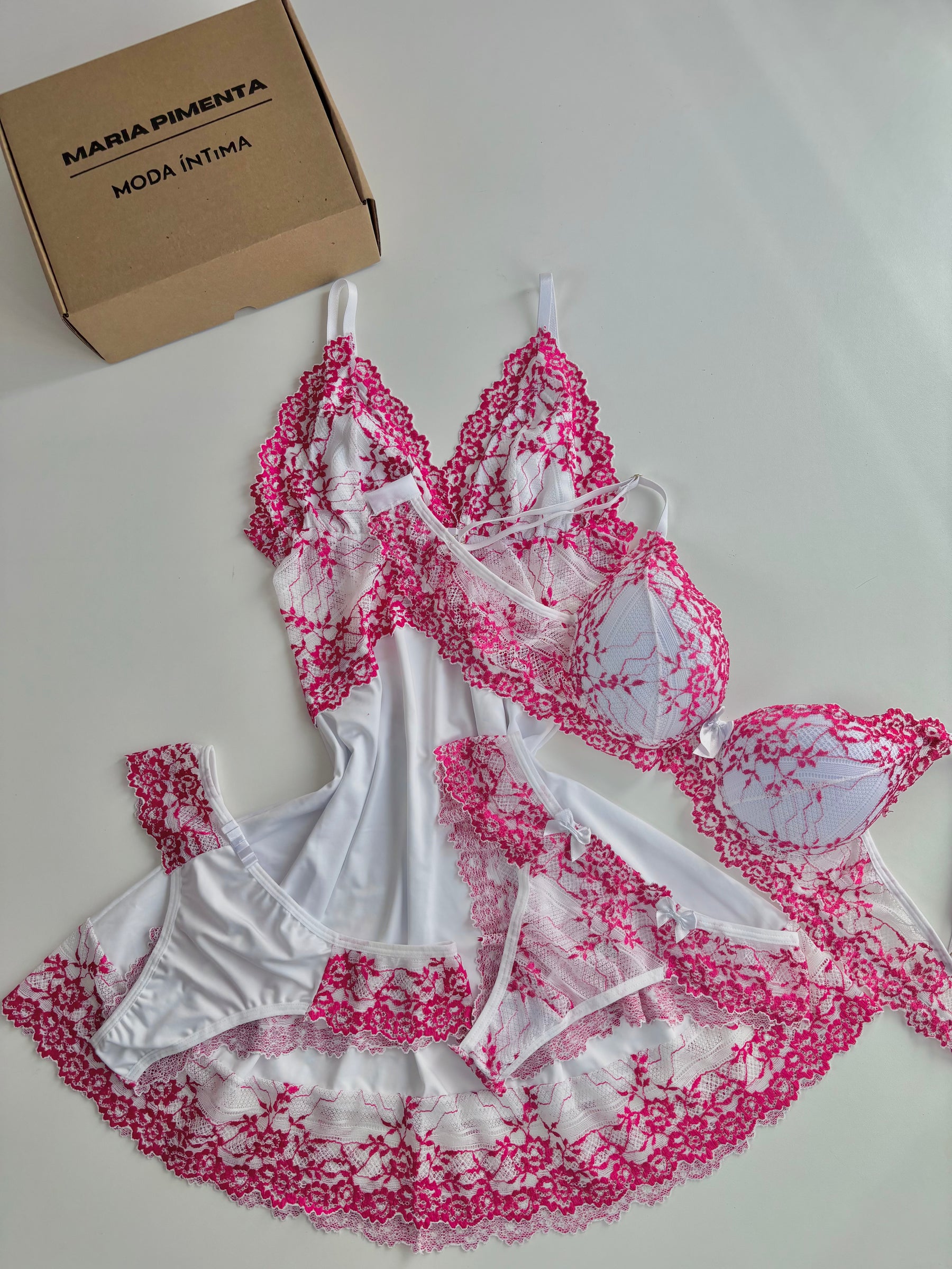 CAMISOLA LUXO E CONJUNTO DE LINGERIE BRANCO/PINK