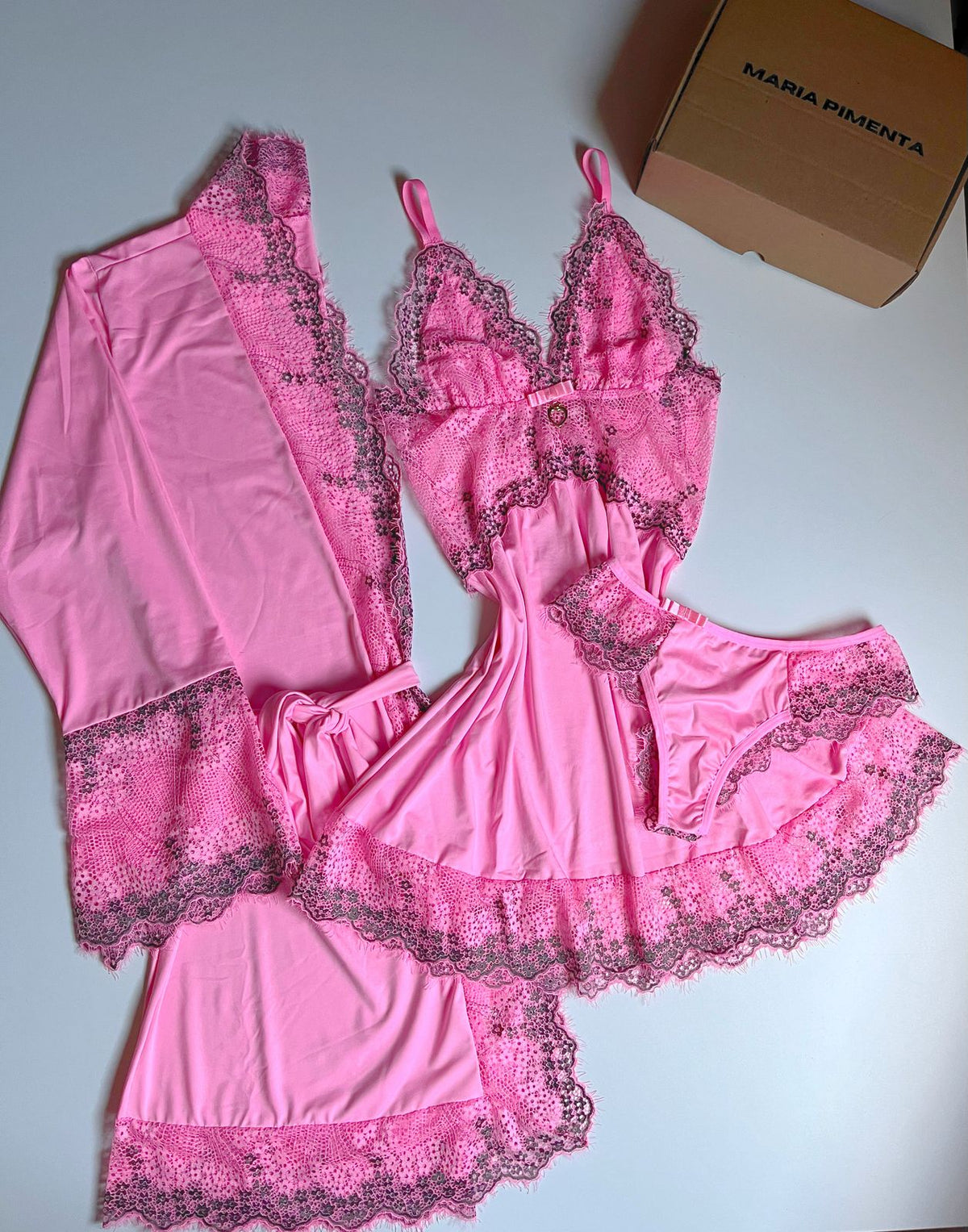 CONJUNTO ROBE CAMISOLA E CALCINHA ROSA/PRETO
