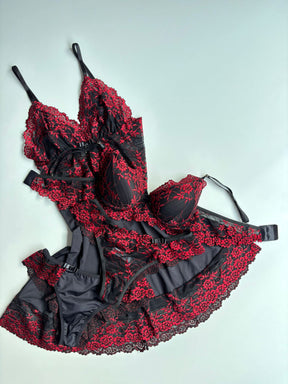 CAMISOLA, CALCINHA E CONJUNTO DE LINGERIE PRETO/VERMELHO
