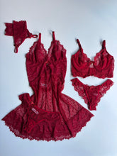CAMISOLA EM TULE E CONJUNTO PAIXÃO VERMELHO