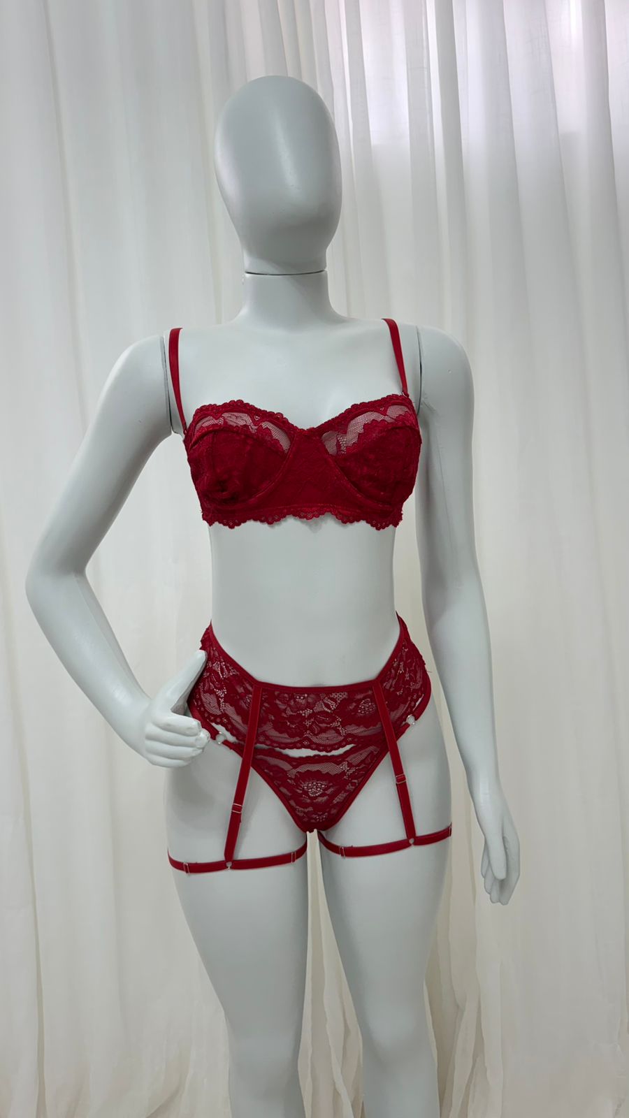 CAMISOLA EM TULE E CONJUNTO DE LINGERIE JASMINE VERMELHO