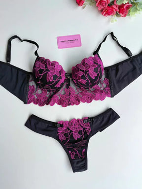 COMBO CAMISOLA E CONJUNTO DE LINGERIE